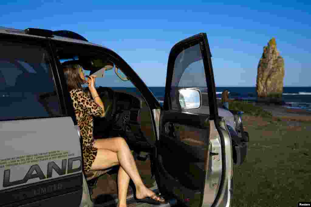 Спор вокруг островов привел к тому, что мирный договор между двумя странами так и не подписан. Как заметила местная жительница, "войны нет, но нет и мира". 