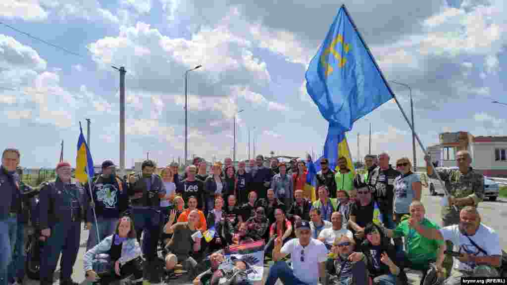 «Мотопробег Единства» никаких других целей не имеет, кроме как объединить страну, объединить людей со всей Украины», – сказал журналистам координатор мотопробега Николай Спиридонов