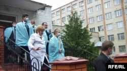 Прем’єр-міністр Юлія Тимошенко у Вінниці під час відвідання обласної дитячої лікарні