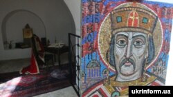 Під час виставки «Володимир Великий – засновник Української держави», що була приурочена до 1000-річчя з дня смерті правителя періоду України-Русі, Великого князя Київського Володимира Святославича. Київ, 21 липня 2015 року