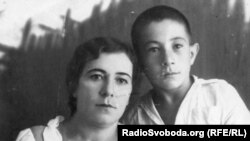 Наріман Казенбаш з мамою