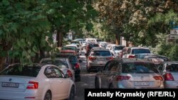 Ремонт дороги и пробки на улице Александра Невского, Симферополь, Крым. Иллюстрационное фото