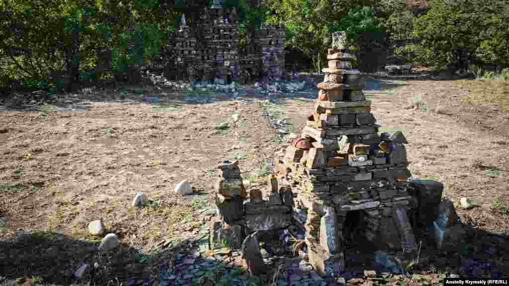 В миниатюрном городе – четыре замка
