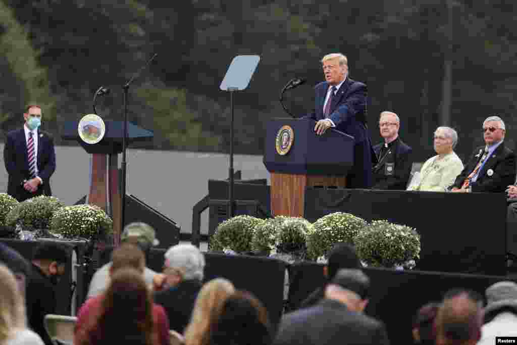 «Хоробрість, героїзм та стійкість американців, виявлена 11 вересня та після цього, є постійним нагадуванням про силу духу нашої країни. Хоча ці напади принесли біль нашій країні, стійкість виявлена у той день – справжня сутність Америки – стала нагадуванням, що наші громадяни завжди гідно відповідали на виклики. Згадуючи про події того вересневого ранку, згадаймо ще раз про виявлену мужність і підтвердьмо нашу відданість захисту свободи від тих, хто хоче її забрати», – заявив президент США Дональд Трамп у своєму зверненні до громадян США. 11 вересня у США відзначають День патріотів, вшановуючи пам’ять загиблих і відзначаючи відвагу працівників служб надзвичайних ситуацій, виявлену в подоланні наслідків катастрофи