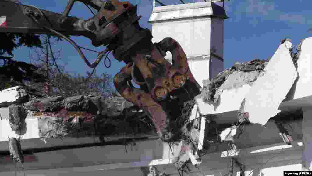 Снос торгового центра «Еда» в Ялте, 2 ноября