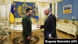 Владимир Зеленский и Кит Келлог на встрече в Киеве, 20 февраля 2025 года