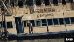 Татарстан. 24 июля 2011. Подъем затонувшего теплохода "Булгария" на Куйбышевском водохранилище. Фото ИТАР-ТАСС/Валерий Шарифулин