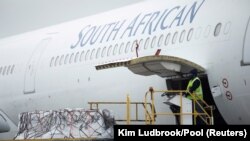 Штам «Омікрон» знайшли в Південній Африці і пасажирами авіалайнерів він потупово розноситься світом