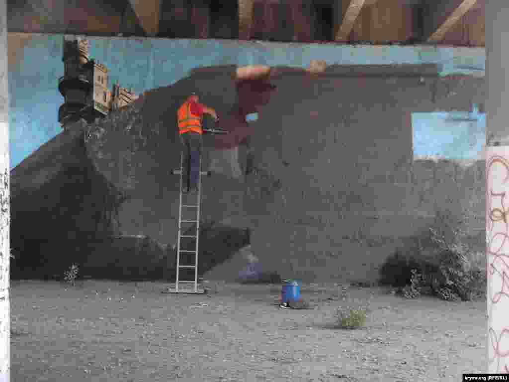 Міські комунальні служби воліють оперативно реагувати на прояв «любові» до російського президента