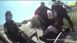 Поліцейський в Нью-Йорку відсторонений від служби за прийом задушення – відеорепортаж Поліцейський в Нью-Йорку відсторонений від служби за прийом задушення – відеорепортаж