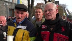 «Будемо стояти»: активісти кажуть, що не підуть, поки не задовольнять їхні вимоги (відео) «Будемо стояти»: активісти кажуть, що не підуть, поки не задовольнять їхні вимоги (відео)