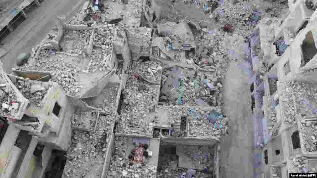 Вокруг – ни души. Только разрушенные дома, ряд за рядом вырисовывающиеся в сумерках