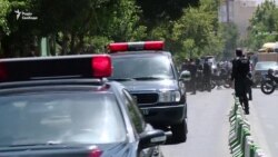 Поліція і швидка поспішають до будівлі парламенту в Ірані (відео) Поліція і швидка поспішають до будівлі парламенту в Ірані (відео)