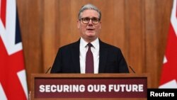 Кір Стармер припустив, що президенту Росії Володимиру Путіну «рано чи пізно» доведеться сісти за стіл переговорів, але «ми не можемо сидіти склавши руки і просто чекати, поки це станеться»