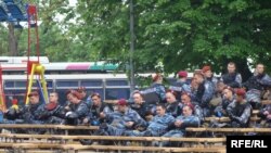 (архівна фотографія) Міліція під час акцій опозиції біля будівлі Верховної Ради, Київ, 11 травня 2010 року