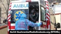 На статистику захворюваності серед вакцинованих можуть впливати підроблені документи про щеплення, кажуть в МОЗ