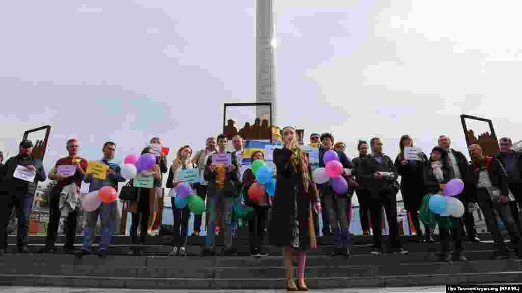 Модерировала мероприятие правозащитница Александра Матвийчук