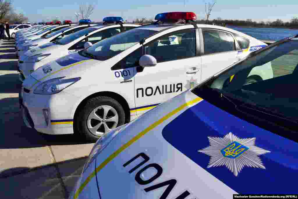 Херсонська патрульна поліція отримала 30 нових автомобілів «Тойота Прівус»