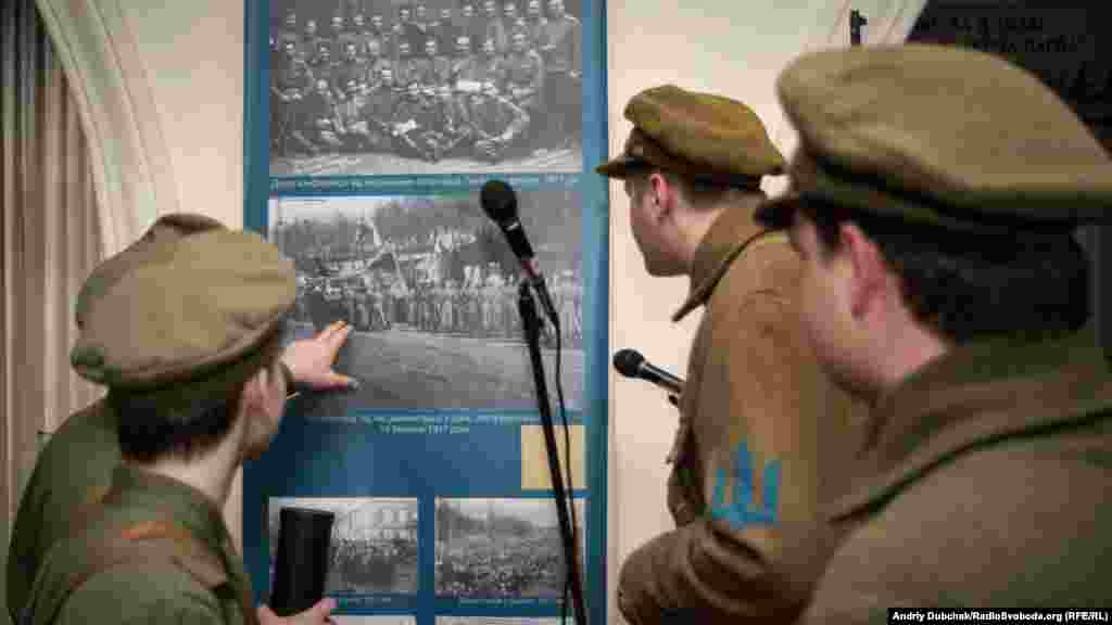 Реконструктори з ВІК «Повстанець» обговорюють, як змінилось місто з часів зафіксованих на раритетних фотокартках 