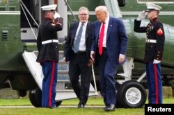 Президент США Дональд Трамп та прем'єр-міністр Великої Британії Кір Стармер прибувають гелікоптером до гольф-клубу Trump International Golf Links в Абердині, Шотландія, Велика Британія, 28 липня 2025 року