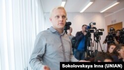 У ДБР повідомили, що підозрюють активіста у систематичному ухилянні від проходження військової служби й використанні транспортного засобу ЗСУ без законних підстав