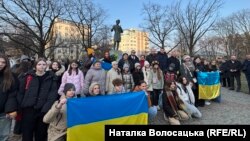 Українці у Варшаві на акції «Ланцюг єдності» до дня Соборності України. Польща, 22 січня 2025 року