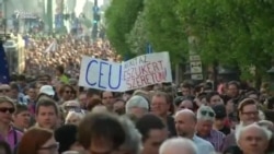 Шествие в защиту университета Сороса Шествие в защиту университета Сороса