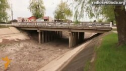 Повноводний Північно-Кримський канал біля Джанкоя