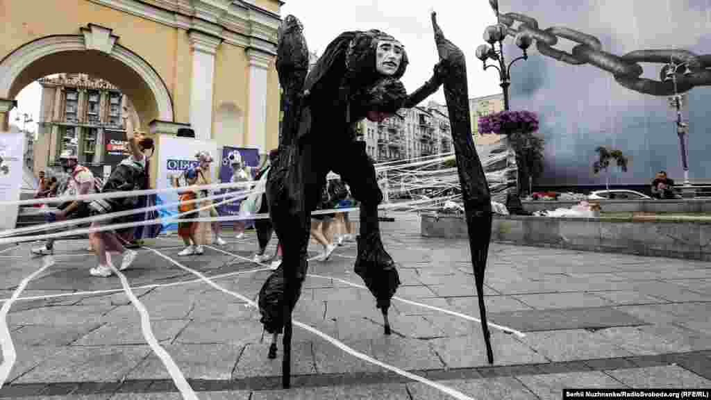 Чорний павук як образ торговця людьми 