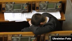 Депутат у залі засідань Верховної Ради, архівне фото