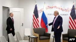 Російський керманич Володимир Путін (л) і президент США Дональд Трамп, 2019 рік