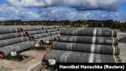 Труби для «Північного потоку-2» чекають у німецькому порті «Мукран», Зассніц, 10 вересня 2020 року. Чи дочекаються?