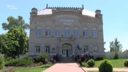 Стрілянина сталася біля будівлі селищної ради Вільшан Стрілянина сталася біля будівлі селищної ради Вільшан