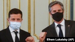 За словами Дмитра Кулеби, українська сторона попередила організаторів про те, що Зеленський не встигне на сесію