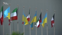 Порошенко зустрівся із кувейтським еміром – домовилися про оборонну співпрацю та простіше отримання віз для українців (відео) Порошенко зустрівся із кувейтським еміром – домовилися про оборонну співпрацю та простіше отримання віз для українців (відео)