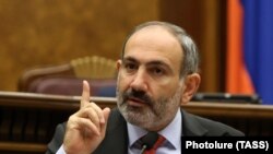 Виконувач обов’язків прем’єр-міністра Вірменії Нікол Пашинян виступає в парламенті країни, 1 листопада 2018 року