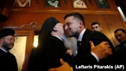 Варфоломій (л) та Зеленський (п) зустрілися 8 серпня в Стамбулі