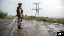 Ілюстраційне фото. Український військовий біля міста Золоте, серпень 2015 року