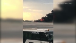 У Росії аварійно сів охоплений вогнем пасажирський літак – відео У Росії аварійно сів охоплений вогнем пасажирський літак – відео