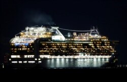 На кораблі Diamond Princess виявили щонайменше 10 випадків захворювання коронавірусом з Китаю, зразки відібрали у 237 пасажирів та членів екіпажу