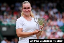 Українська тенісистка Дар'я Снігур після перемоги у фіналі Вімблдонського тенісного турніру. Лондон, 13 липня 2019 року