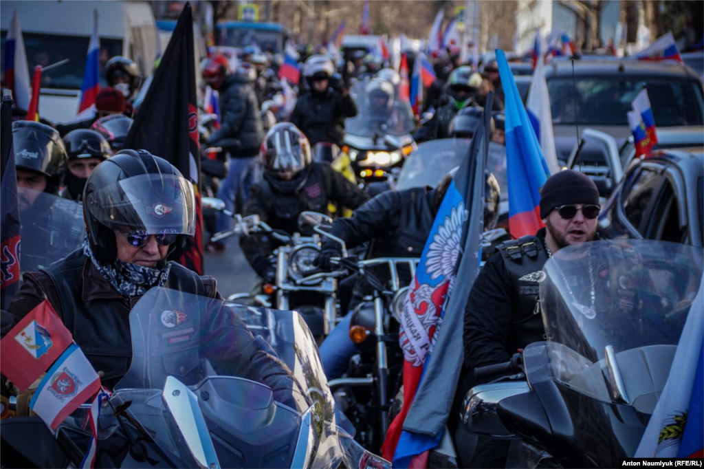 После этого они поехали к горе Гасфорт. Возглавил колонну руководитель московских «ночных волков» Александр «Хирург» Залдостанов