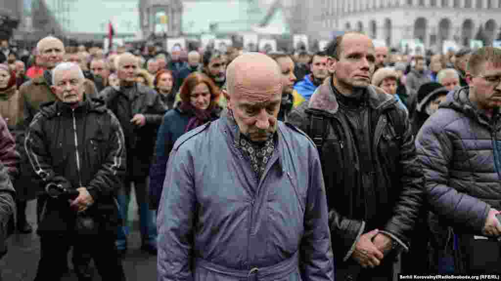 Зібрання почалося із Гімну України та хвилини мовчання в пам'ять загиблих героїв