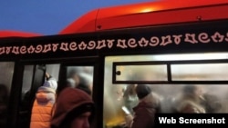 В таких условиях жители ЖК на востоке Казани добираются с утра на работу. Кадр сделан в феврале этого года.