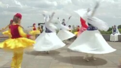 Крымскотатарский танец на киевских холмах (видео) Крымскотатарский танец на киевских холмах (видео)