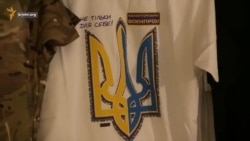 Переселенцы в Киеве шьют флаги для бойцов АТО (видео) Переселенцы в Киеве шьют флаги для бойцов АТО (видео)