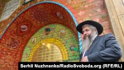 Головний рабин України Моше Реувен Асман на церемонії відкриття у Бабиному Яру символічної синагоги «Місце для роздумів». Київ, Україна. 14 травня 2021 року