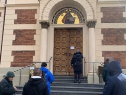 Біля храму УПЦ (МП) у Львові, 22 березня 2020 року