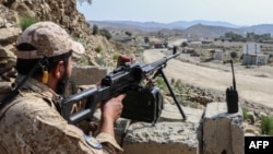 Талибански припадник на безбедносните сили во близина на граничниот премин меѓу Авганистан и Пакистан, 20 октомври 2025 година.