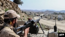 یو طالب عسکر له غلام خان بندر سره نږدې